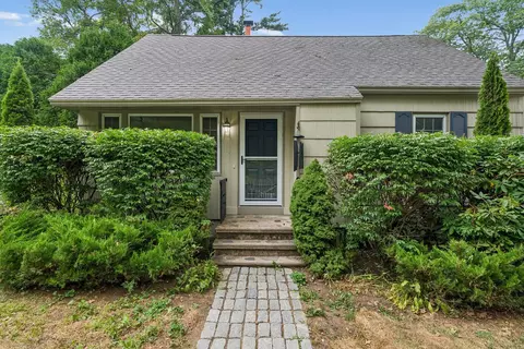 305 Fowler Rd, Cape Elizabeth, ME 04107