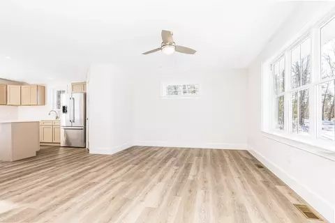 Living - 13 Tomahawk Ln, Berwick, ME 03901 photo 3 of 4