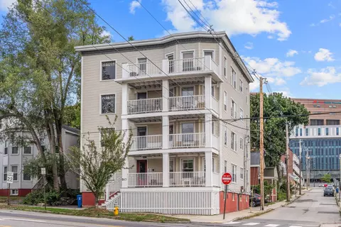 260 Park Ave #4, Portland, ME 04102