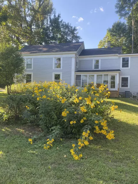 29 Water St, Newport, ME 04953