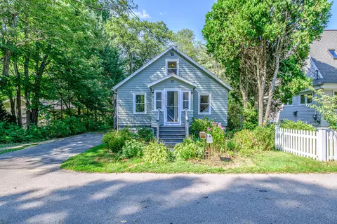 35 Beach Bluff Ter, Cape Elizabeth, ME 04107