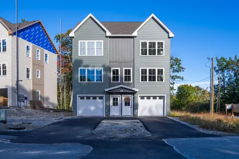 5 Marshall Dr #1, Falmouth, ME 04105