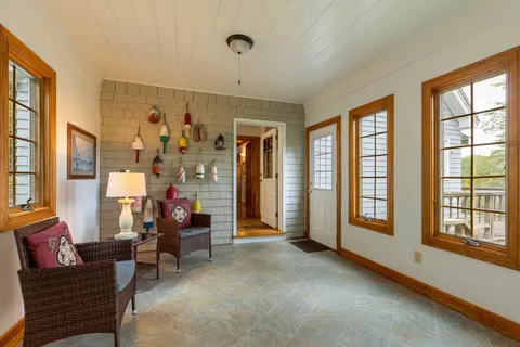 Entry Way - 17 River Wind Ln, Edgecomb, ME 04556 photo 2 of 5