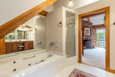 Bath - 17 River Wind Ln, Edgecomb, ME 04556 photo 4 of 5