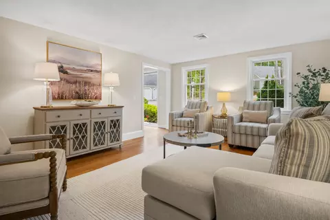 46 Colonial Vlg #46, Falmouth, ME 04105