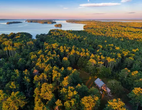 242 Simpsons Point Rd, Brunswick, ME 04011