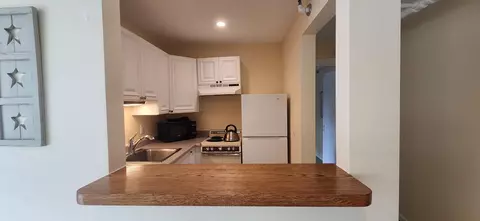 Kitchen - 55 Israel Head Rd #407, Ogunquit, ME 03907 photo 1 of 4