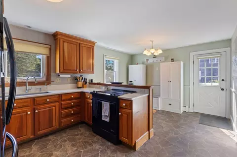 Kitchen - 15 Gromble Way, Windham, ME 04062 photo 5 of 5