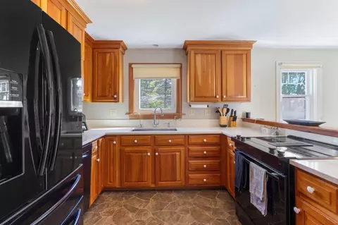 Kitchen - 15 Gromble Way, Windham, ME 04062 photo 3 of 5
