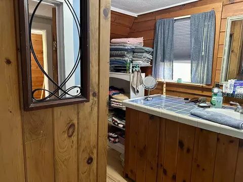 Bath - 274 Windsor Rd, Chelsea, ME 04330 photo 1 of 2