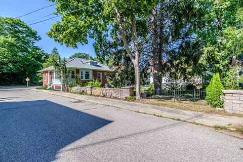 58 Cedar Ave, Old Orchard Beach, ME 04064