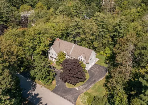 2 Rock Crest Dr, Cape Elizabeth, ME 04107