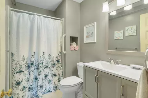 Bath - 164 Main St, Gorham, ME 04038 photo 5 of 5