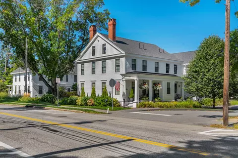 153 Main St #4, Yarmouth, ME 04096