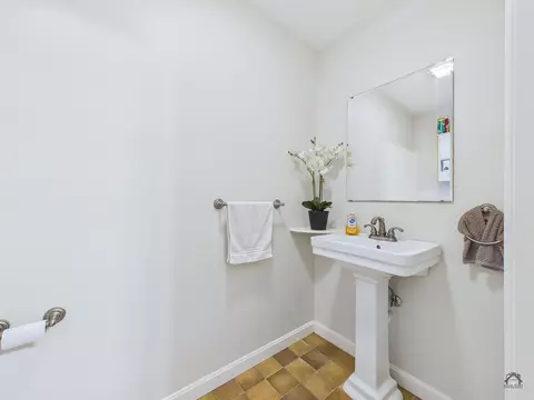 Bath - 22 Nottingham Rd, Randolph, ME 04346 photo 1 of 2