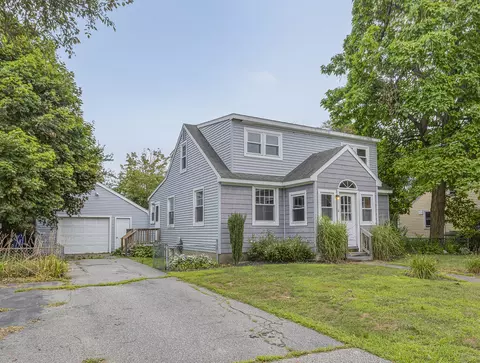 4 Farm Hill Rd, Cape Elizabeth, ME 04107