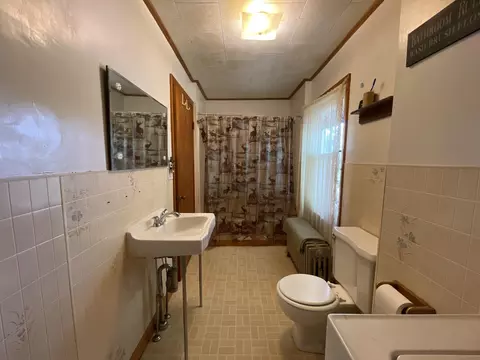 Bath - 68 Prospect St, Millinocket, ME 04462 photo 4 of 4