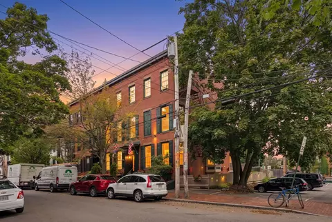 15 Pine St, Portland, ME 04102