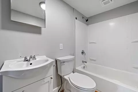 Bath - 17 Elm St, Brewer, ME 04412 photo 1 of 3