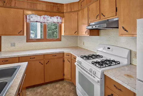 Kitchen - 6 Brooks St, Orono, ME 04473 photo 3 of 4