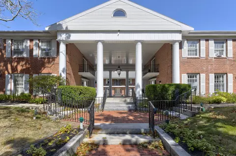 175 Pine St #1J, Portland, ME 04102