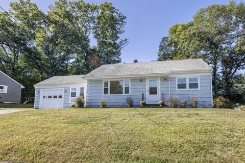 10 Pleasant Ave, Cape Elizabeth, ME 04107