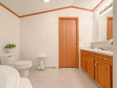 Bath - 49 Ashleigh Ln, Standish, ME 04084 photo 8 of 11