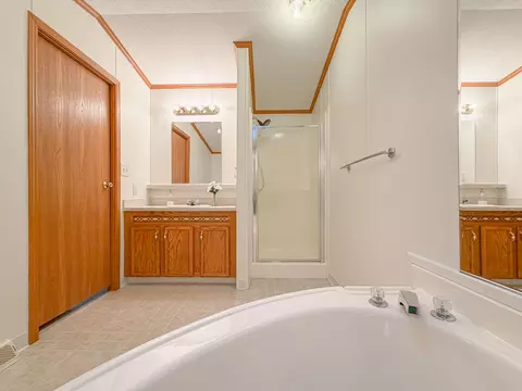 Bath - 49 Ashleigh Ln, Standish, ME 04084 photo 4 of 11