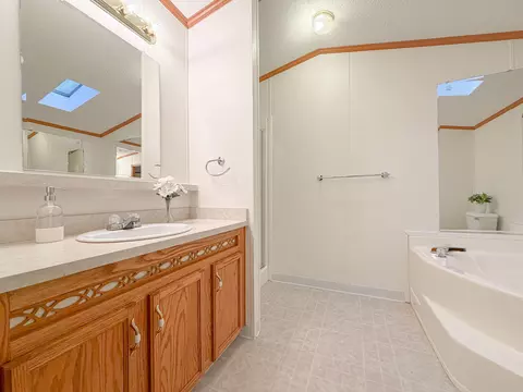 Bath - 49 Ashleigh Ln, Standish, ME 04084 photo 2 of 11