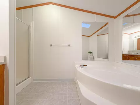 Bath - 49 Ashleigh Ln, Standish, ME 04084 photo 7 of 11