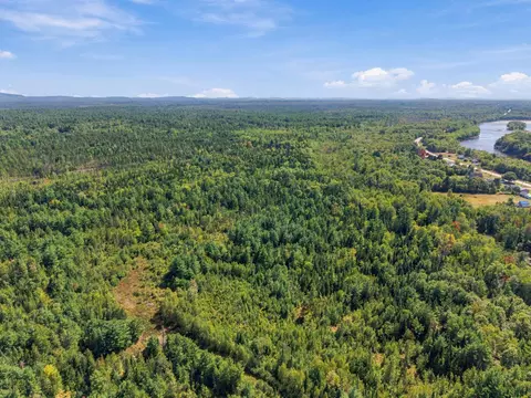 639 Main Rd, Passadumkeag, ME 04475