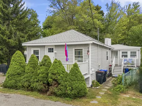28 Seacliff Ave, Old Orchard Beach, ME 04064