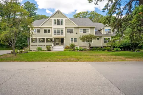 51 Woodland Rd #7, Cape Elizabeth, ME 04107
