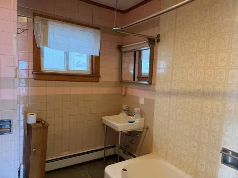 Bath - 202 Penobscot Ave, Millinocket, ME 04462 photo 2 of 3