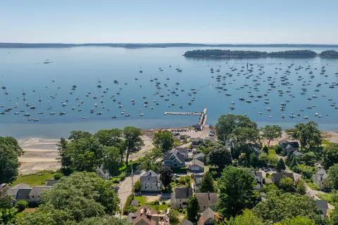 19 Town Landing Rd, Falmouth, ME 04105