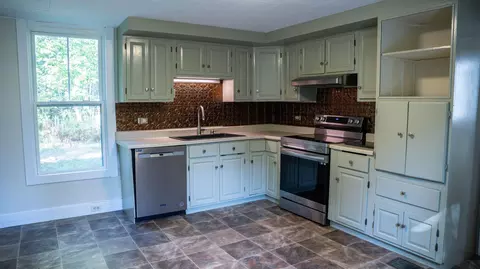 Kitchen - 20 Barley Neck Rd, Woolwich, ME 04579 photo 2 of 3