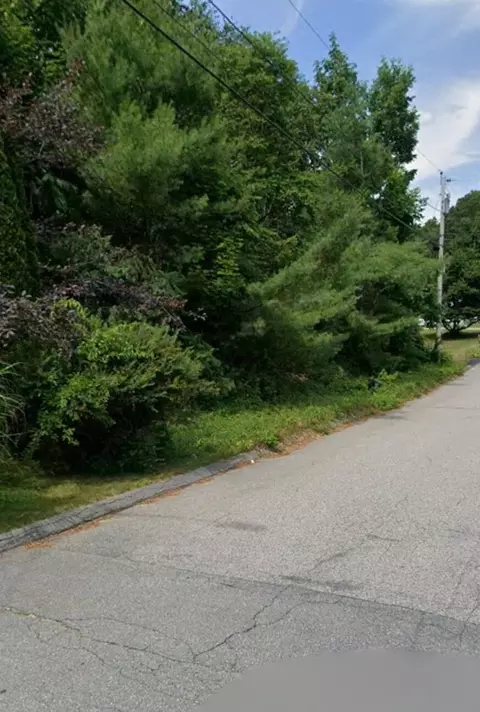 20 Saint Patrick Ave, Lewiston, ME 04240