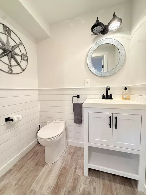 Bath - 7 Flagship Ln, Windham, ME 04062 photo 1 of 10