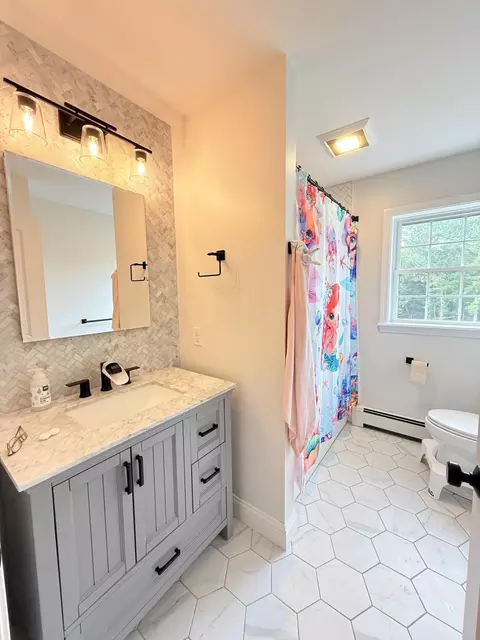 Bath - 7 Flagship Ln, Windham, ME 04062 photo 2 of 10