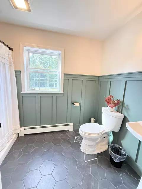 Bath - 7 Flagship Ln, Windham, ME 04062 photo 10 of 10