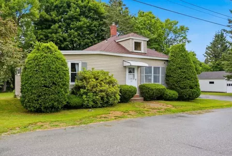 37 Buckley St, Lewiston, ME 04240