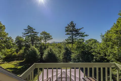 7 Lexington Ln, Rockport, ME 04856