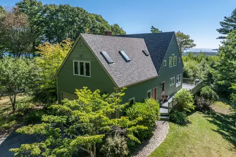 7 Lexington Ln, Rockport, ME 04856