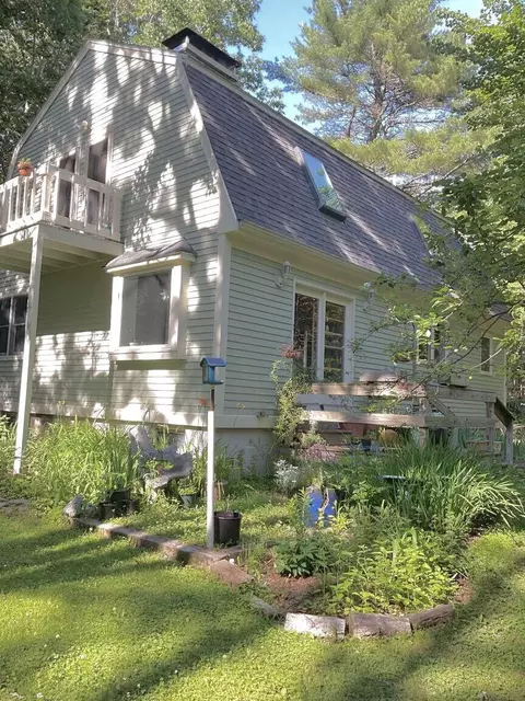 1 Brookside Ln, Cape Neddick, ME 03902
