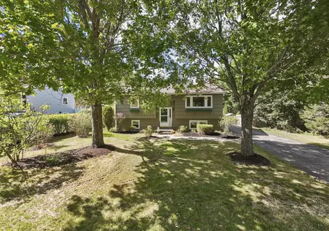 19 Ellen Cir, Yarmouth, ME 04096