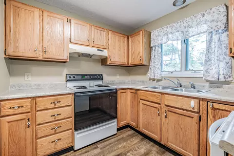 Kitchen - 8 Pine Hill Dr #8, Bath, ME 04530 photo 4 of 7