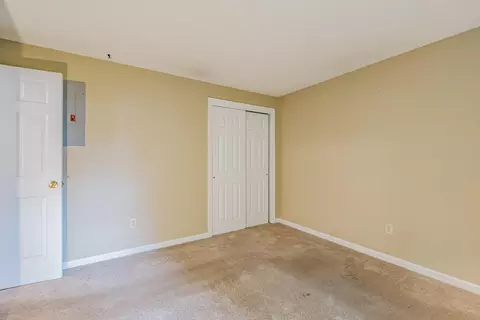 Bedroom - 8 Pine Hill Dr #8, Bath, ME 04530 photo 3 of 8