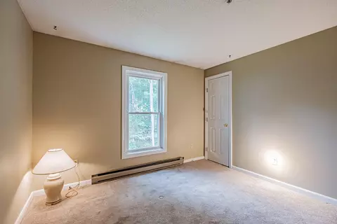 Bedroom - 8 Pine Hill Dr #8, Bath, ME 04530 photo 2 of 8