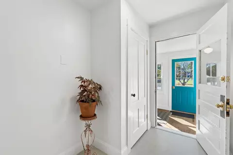 Entry Way - 4 Washington St, Bath, ME 04530 photo 4 of 10