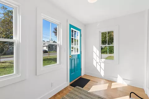 Entry Way - 4 Washington St, Bath, ME 04530 photo 3 of 10